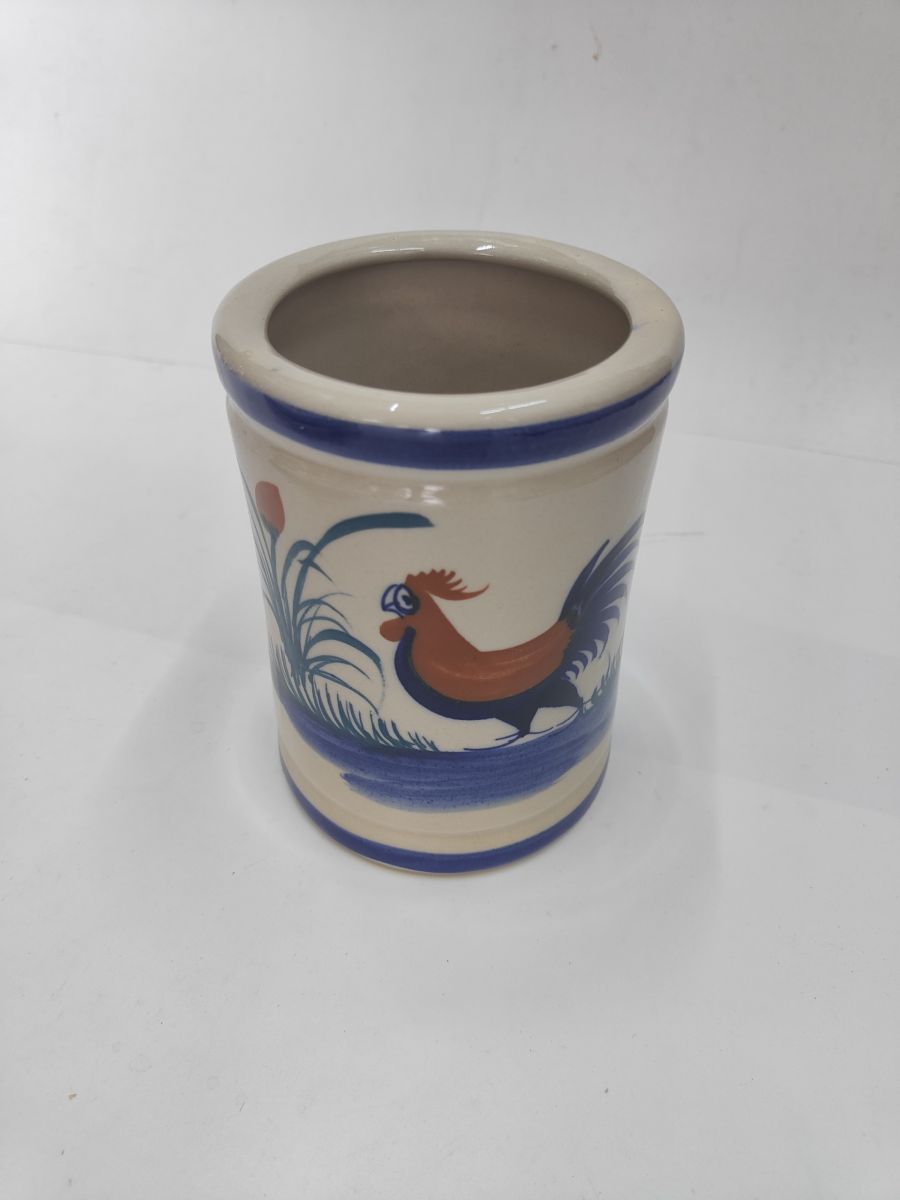 Đặc điểm nổi bật về chất liệu và họa tiết của ống đũa vẽ gà Lái Thiêu