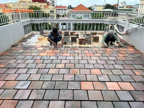 thi công gạch gốm chống nóng