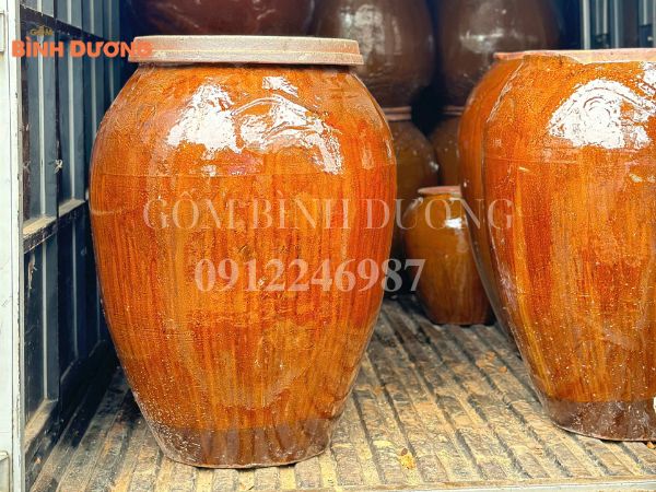 cái lu đựng rượu